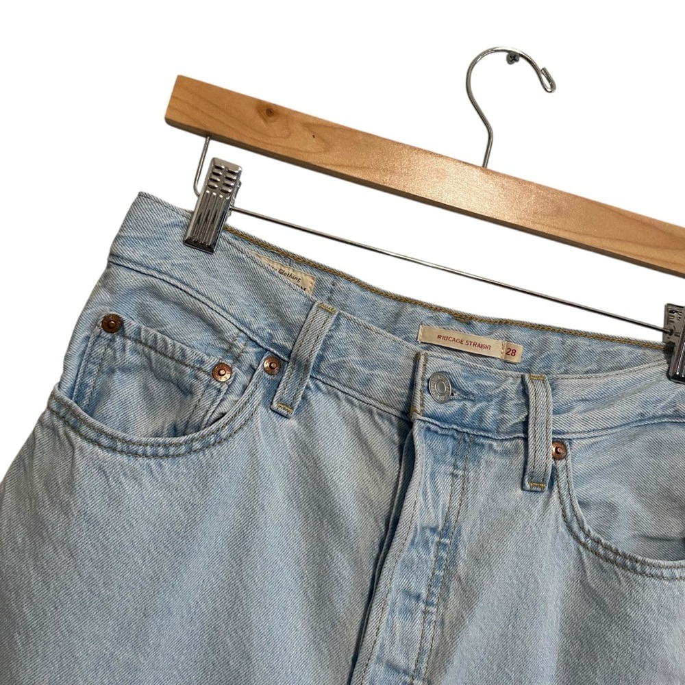 Levi's Premium Light Wash Ribcage Straight Button Fly High Rise Jeans Size 28 - Picture 2 of 5